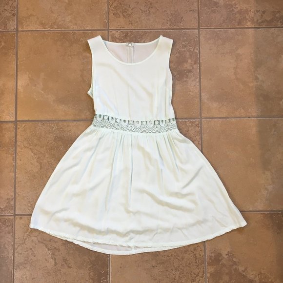 ⭐️ $25 for 2 ⭐️ Mint Green Mini Sun Dress  (LIKE NEW) - Picture 1 of 4